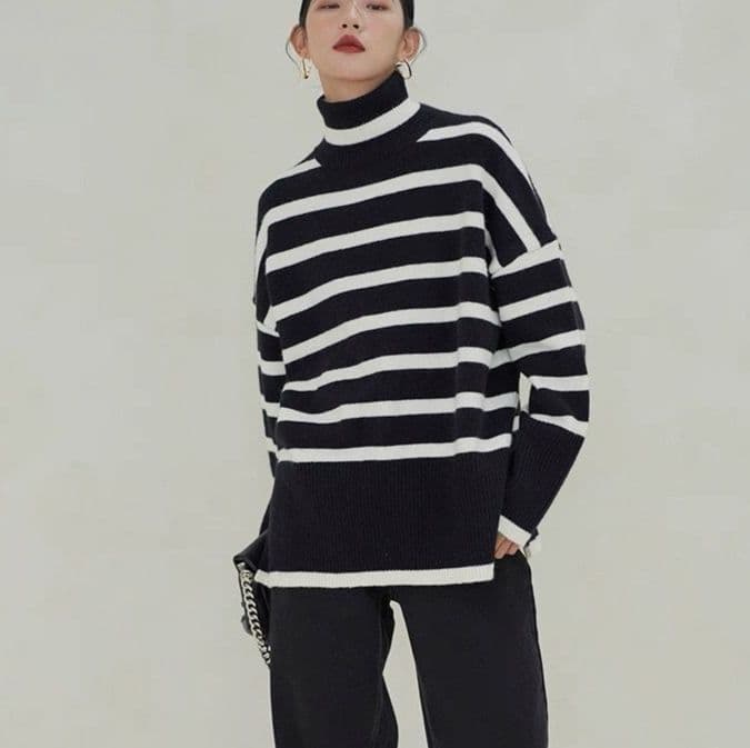 モード系ファッション【ハイネック×ワイドシルエット】モード配色ボーダーニットトップス（M）