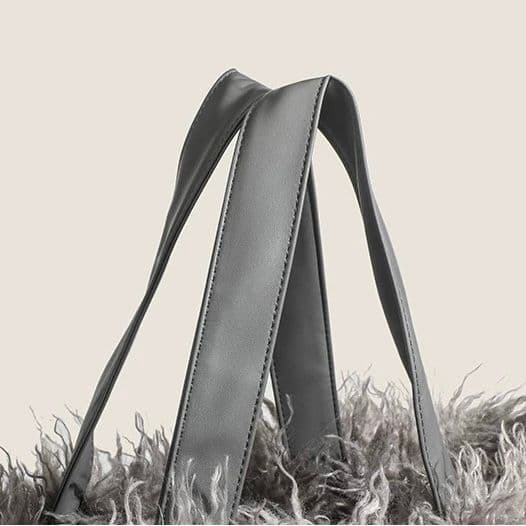 モード系ファッション【大容量×ふわモード】フェイクファーショルダーバッグ（グレー）