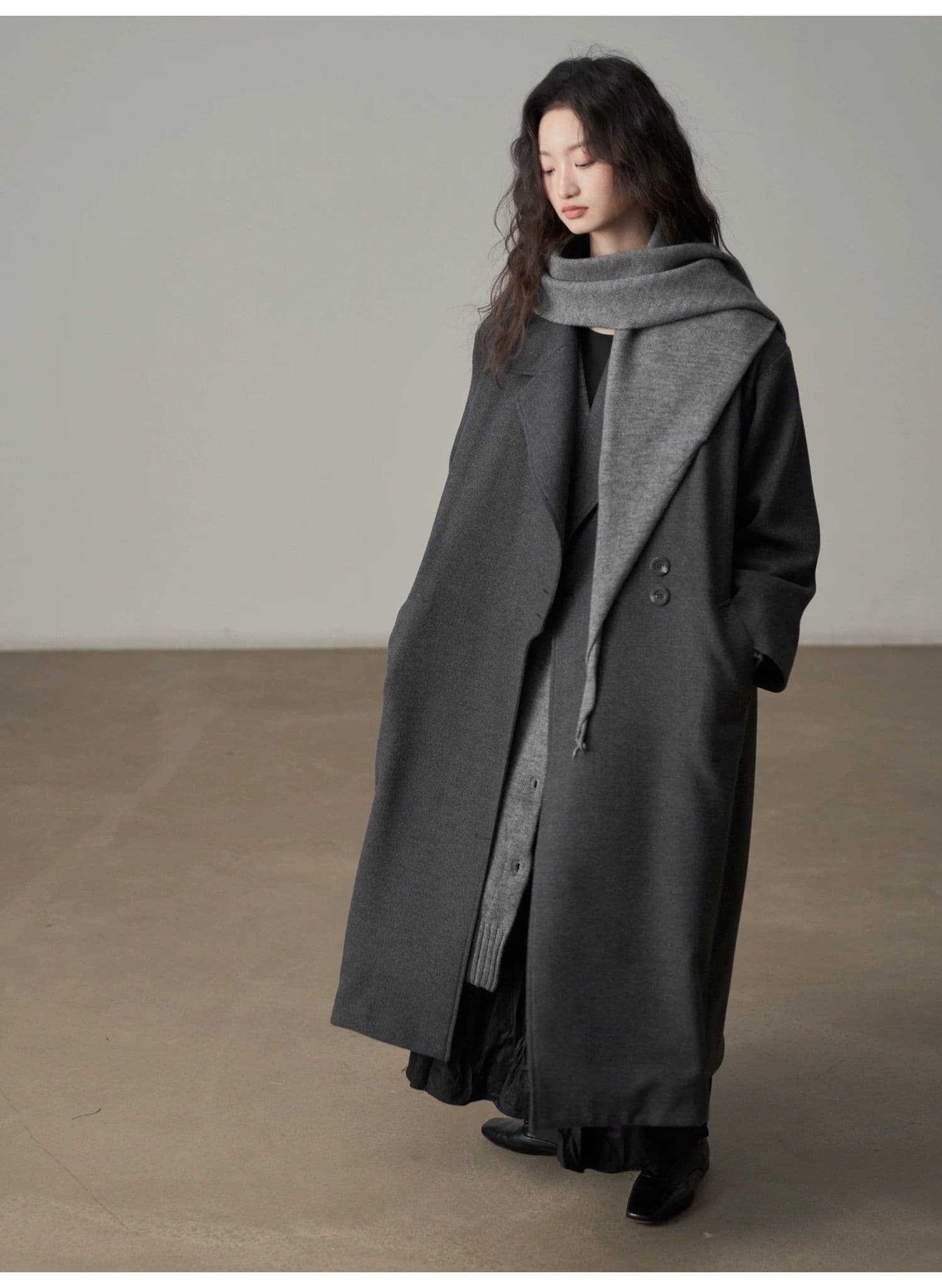モード系ファッション 【2色展開】立体ラペルのロングウールライクコート｜深灰／キャメル