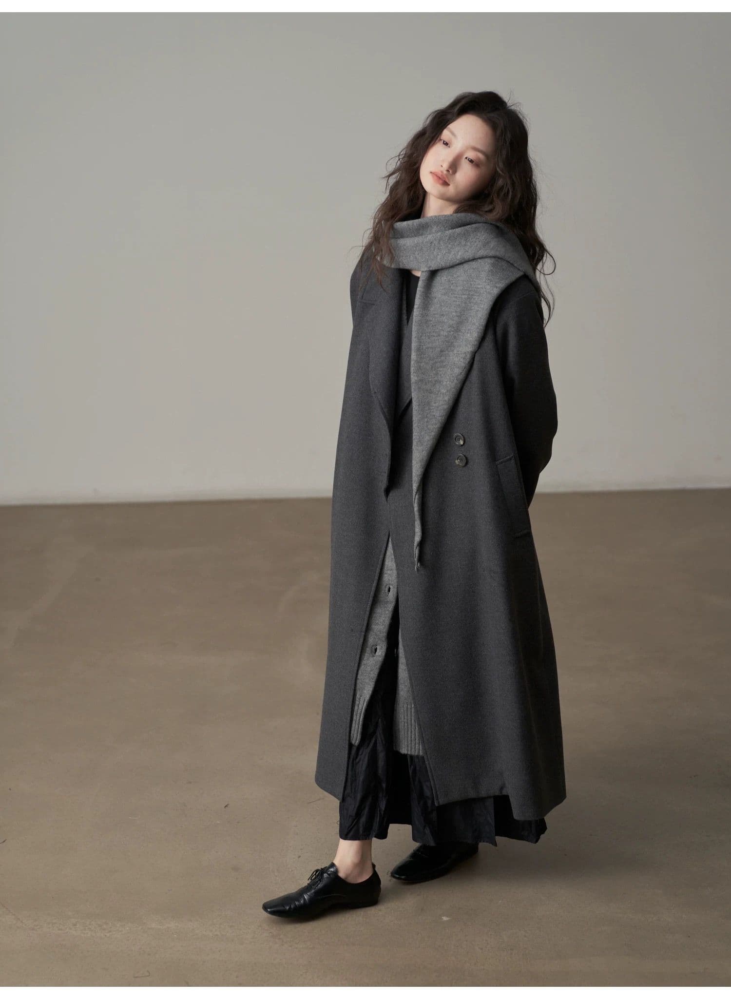 モード系ファッション 【2色展開】立体ラペルのロングウールライクコート｜深灰／キャメル