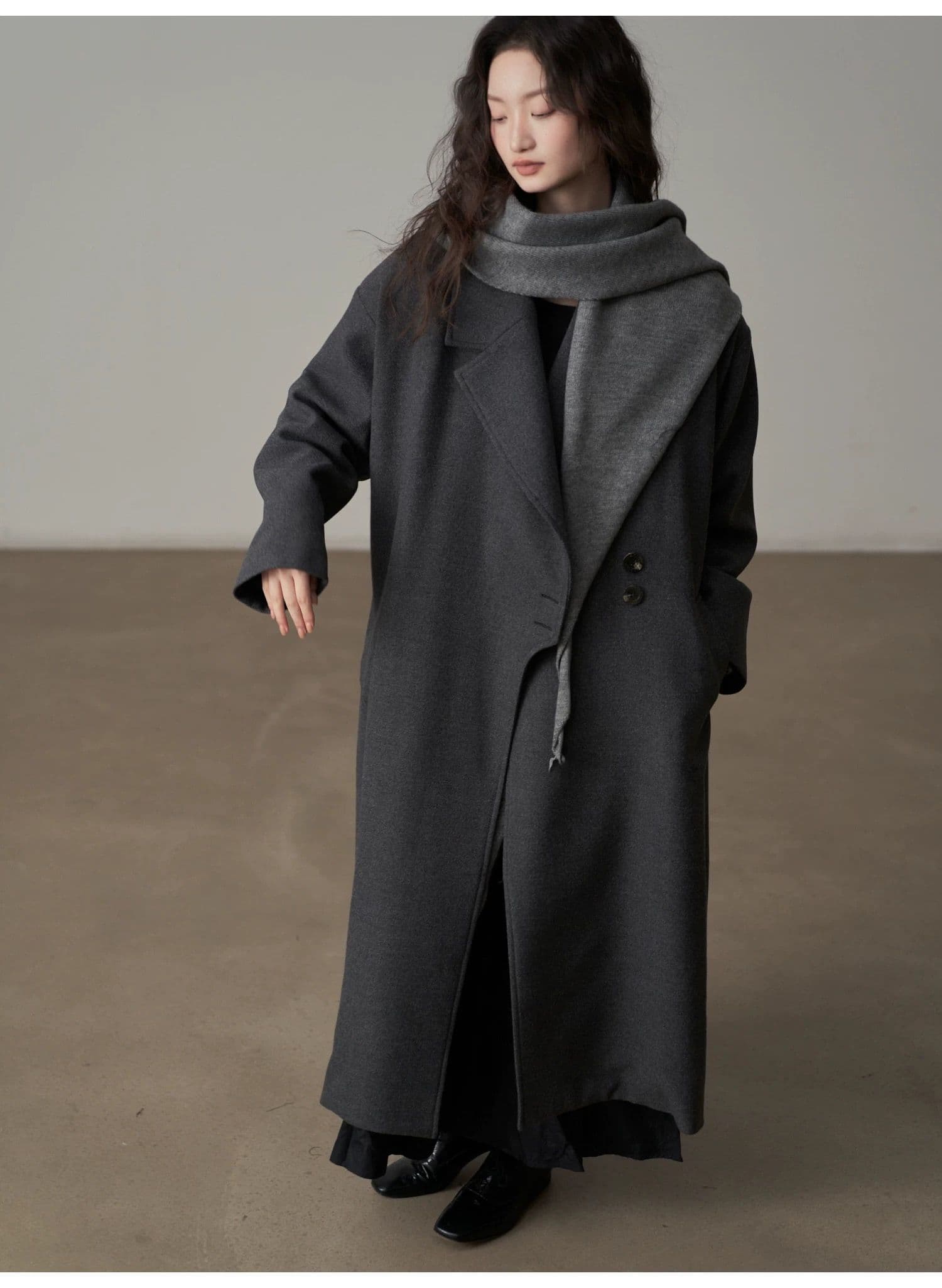 モード系ファッション 【2色展開】立体ラペルのロングウールライクコート｜深灰／キャメル