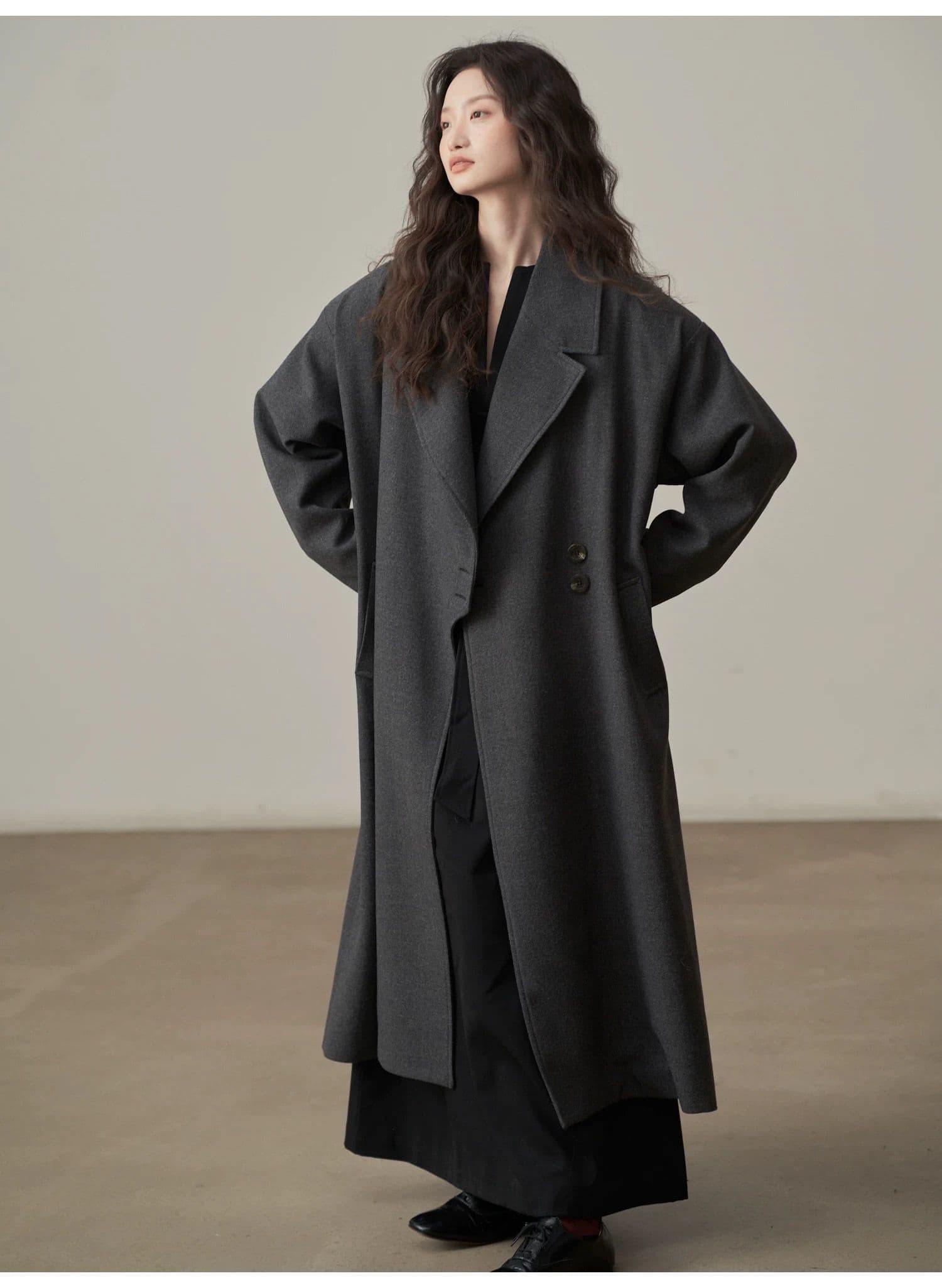 モード系ファッション 【2色展開】立体ラペルのロングウールライクコート｜深灰／キャメル