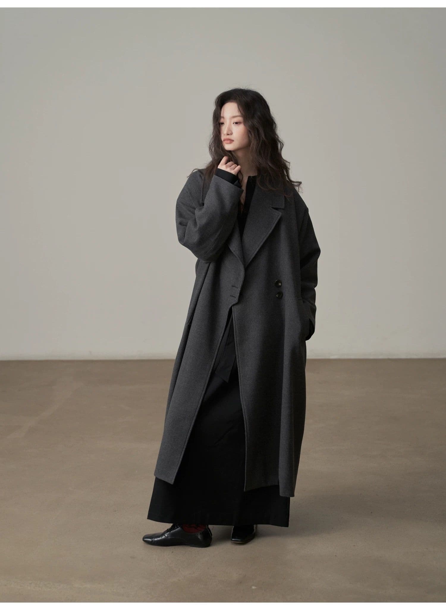 モード系ファッション 【2色展開】立体ラペルのロングウールライクコート｜深灰／キャメル