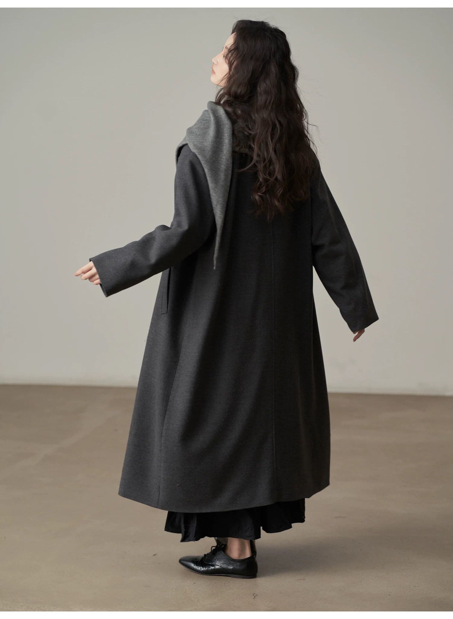 モード系ファッション 【2色展開】立体ラペルのロングウールライクコート｜深灰／キャメル