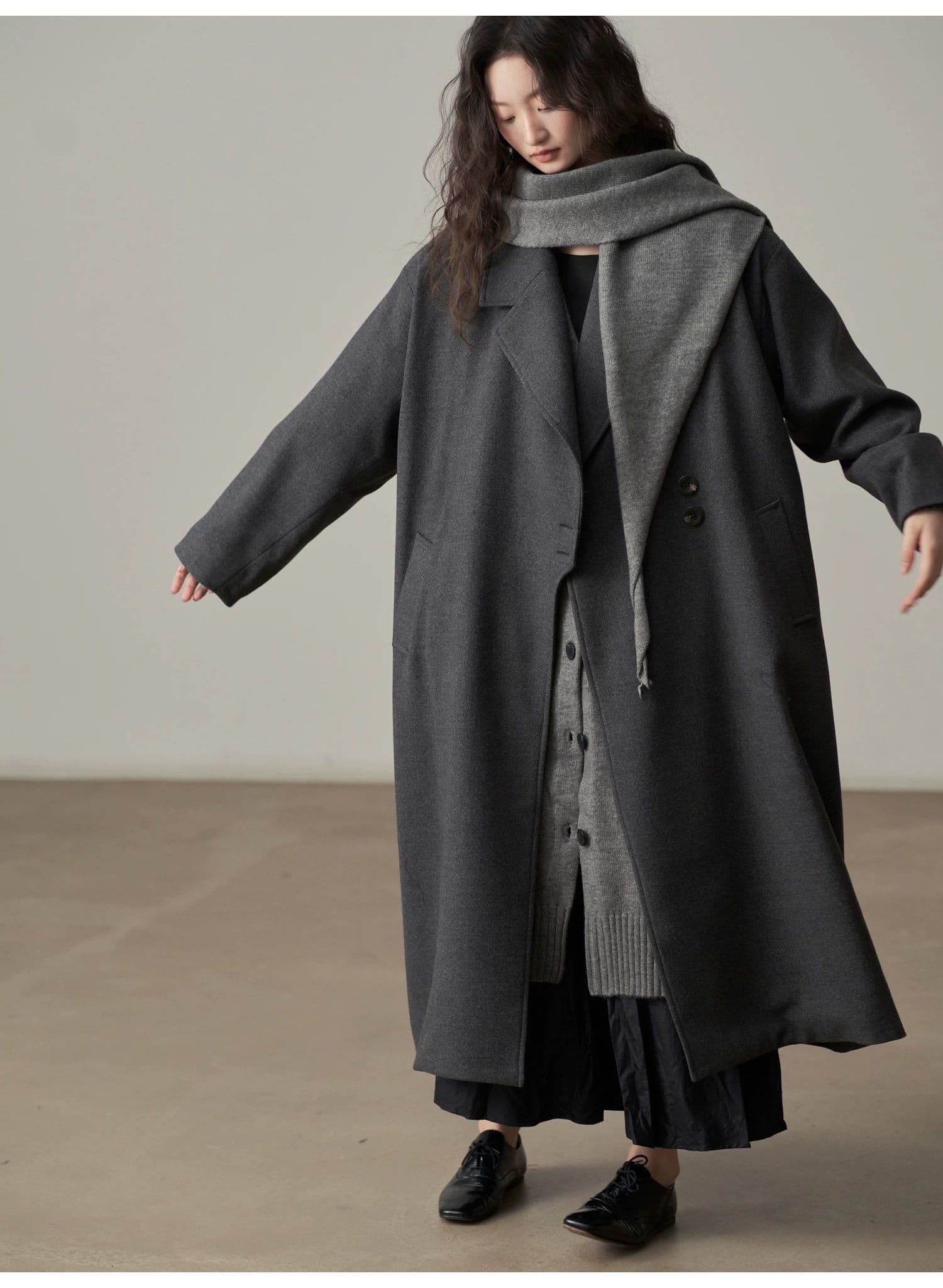 モード系ファッション 【2色展開】立体ラペルのロングウールライクコート｜深灰／キャメル