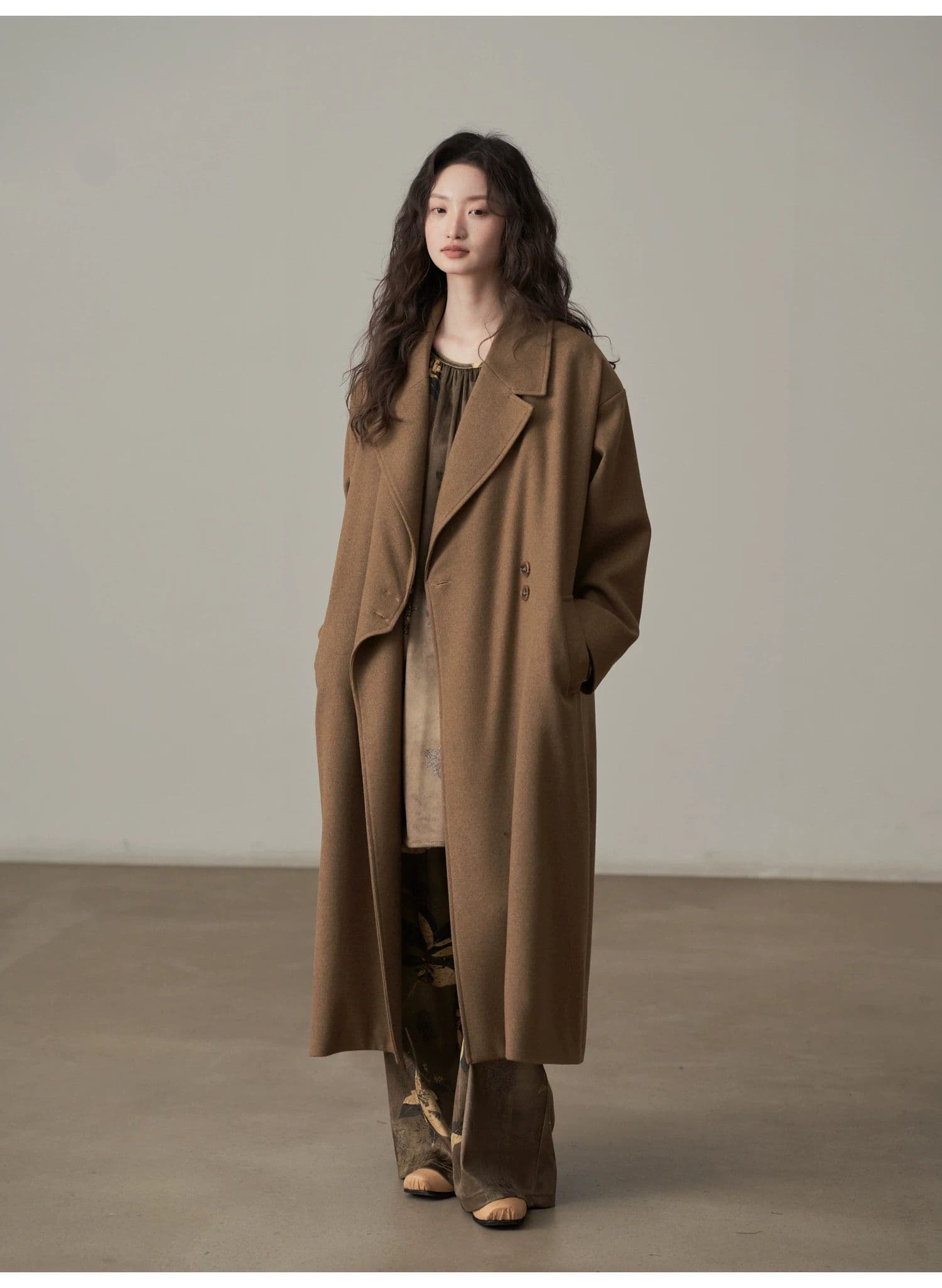 モード系ファッション 【2色展開】立体ラペルのロングウールライクコート｜深灰／キャメル