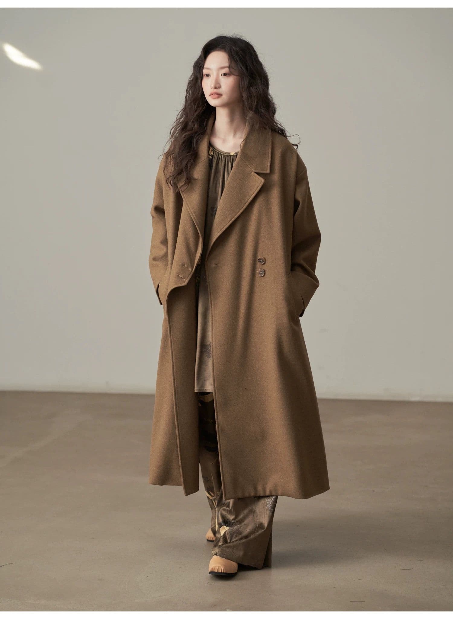 モード系ファッション 【2色展開】立体ラペルのロングウールライクコート｜深灰／キャメル