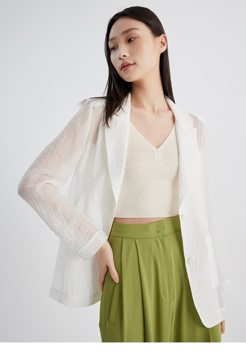 モード系 骨格ストレートも映える｜涼感シアーのライトジャケット