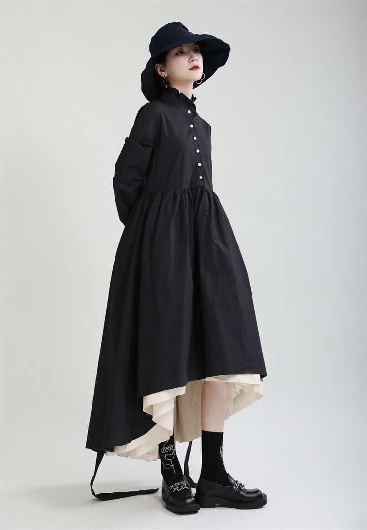 モード系ファッション クラシカルな存在感を放つレイヤードデザインワンピース｜アシンメトリー裾×ハイネック×モードロング丈