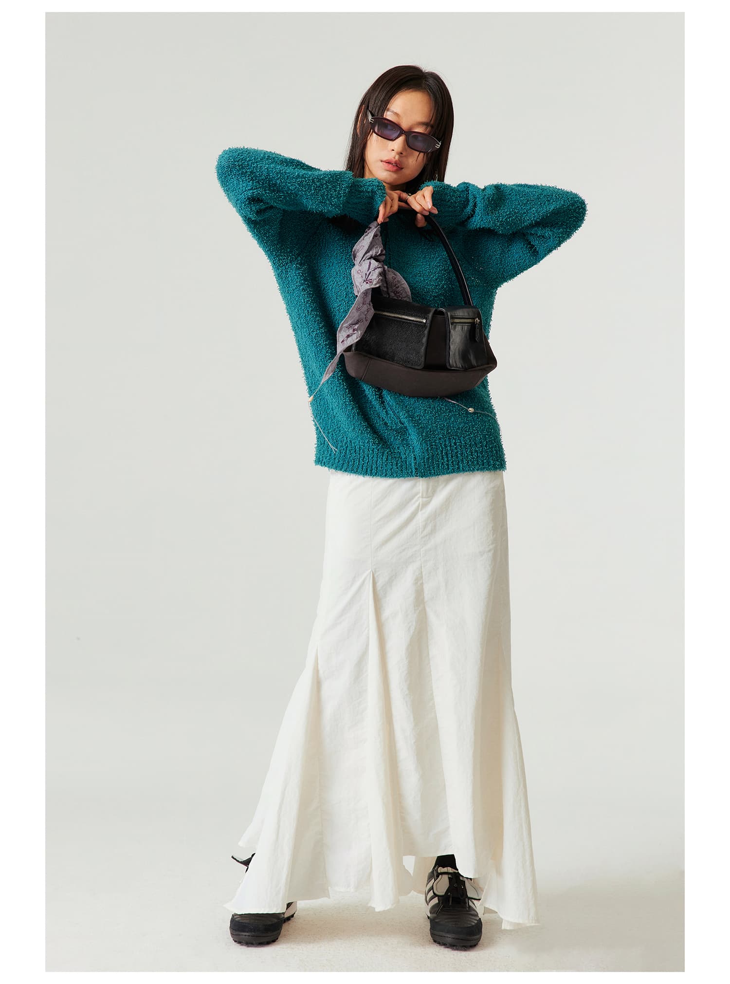 モード系 骨格ストレートに映える｜ナイロン素材のアシンメトリーフィッシュテールスカート（ホワイト／グレー）