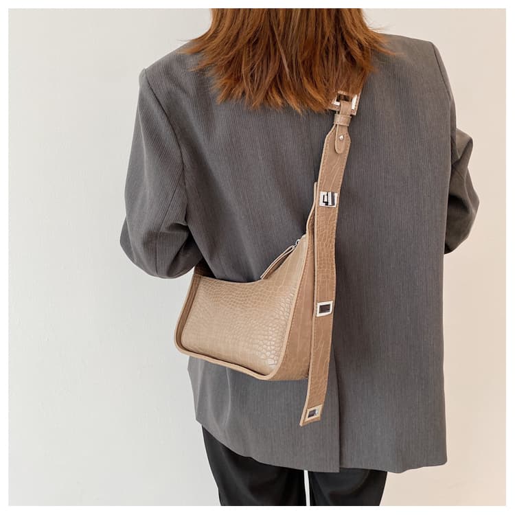 モード系ファッション クロコ調レザーショルダーバッグ