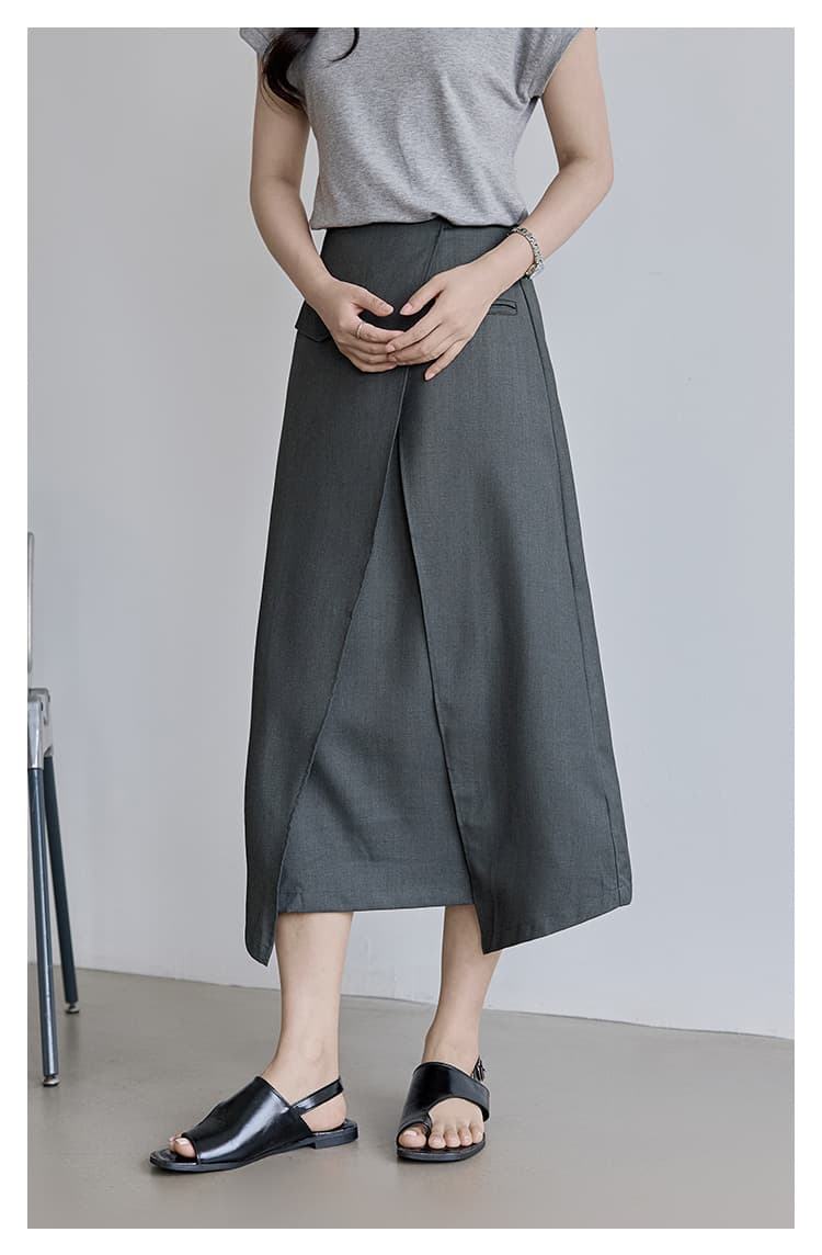 モード系 タック風フロントデザインで縦ライン強調｜骨格ストレートに映えるミディスカート【高見えグレーカラー】