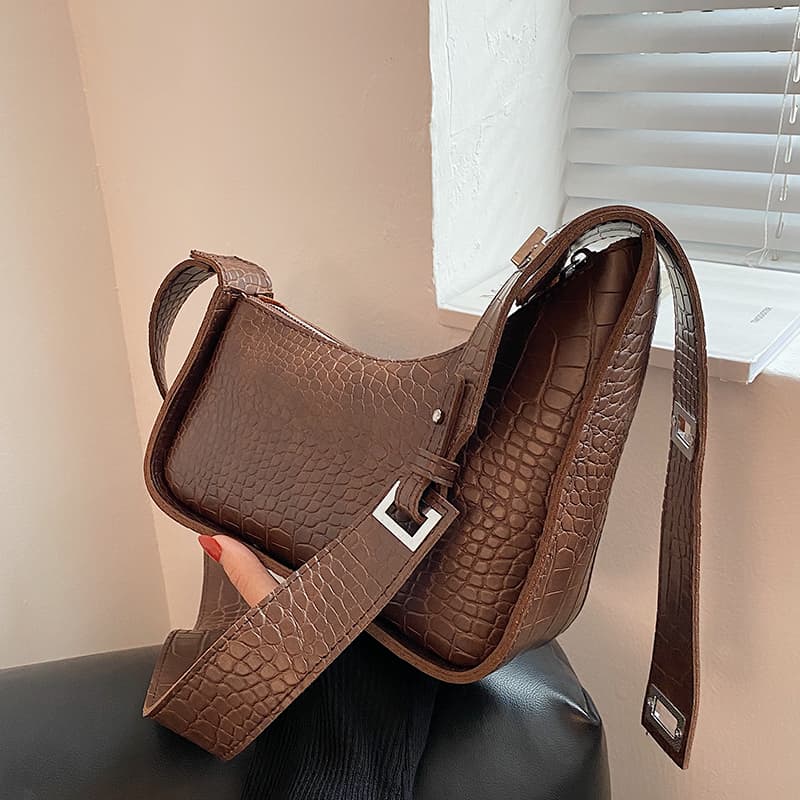 モード系ファッション クロコ調レザーショルダーバッグ