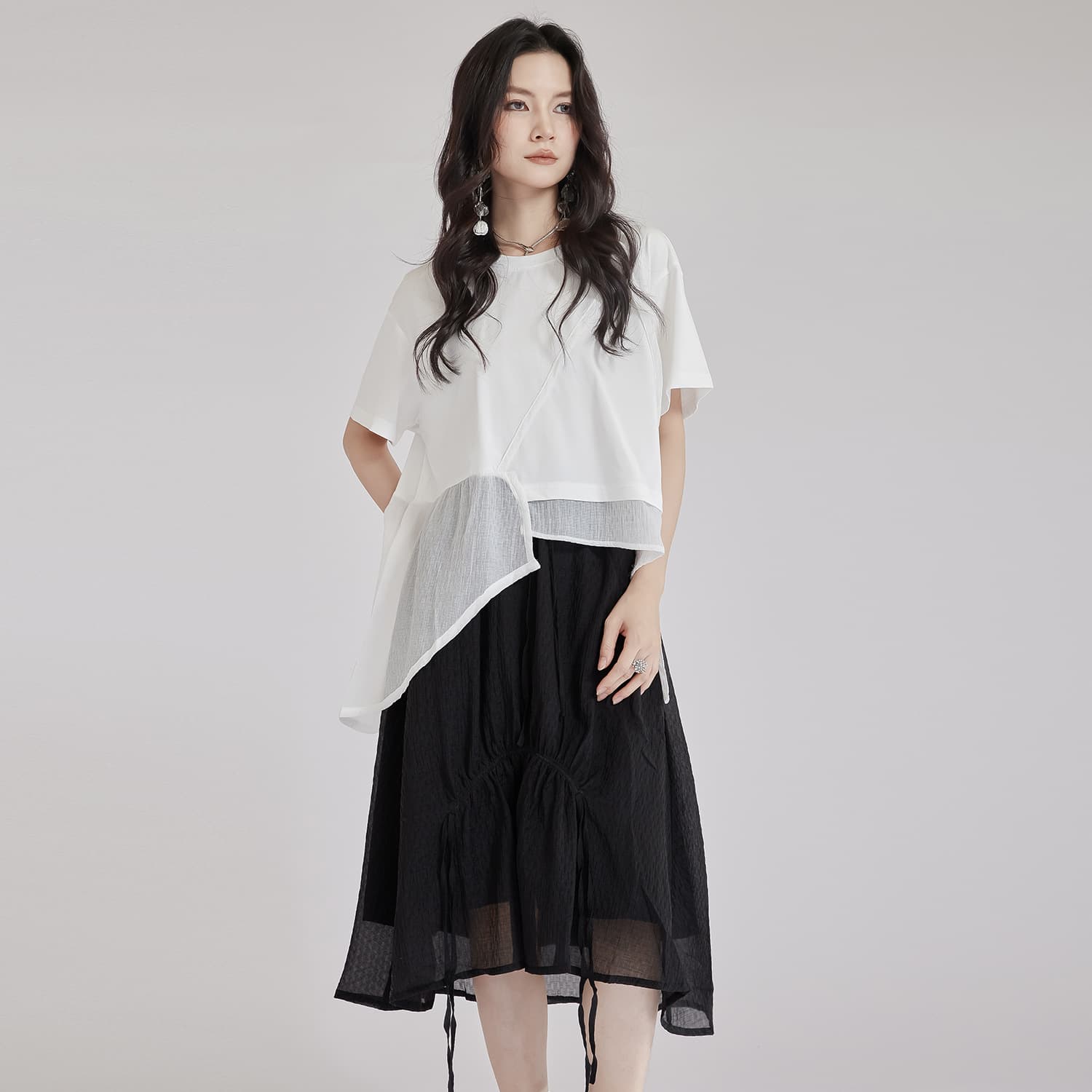 モード系 高見えアシンメトリーデザインTシャツ｜骨格ストレートも着映え｜オフィスカジュアルにも