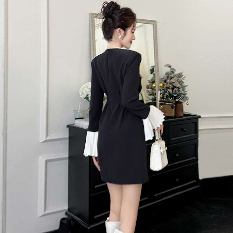 モード系ファッション エレガントなプリーツカフスコートドレス