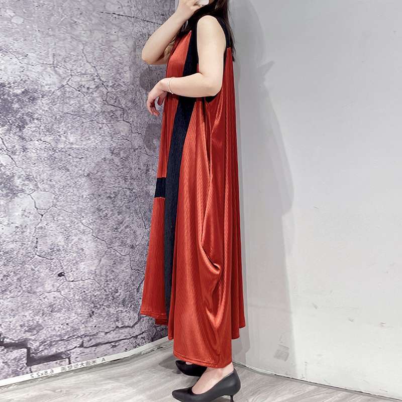 モード系ファッション バイカラープリーツロングワンピース｜美シルエットと存在感で魅せる主役アイテム