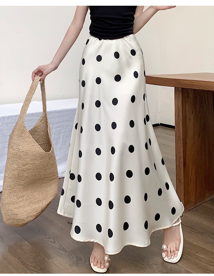 モード系 体型悩みをカバーして映える｜骨格ストレートもすっきり見えするドット柄マーメイドスカート