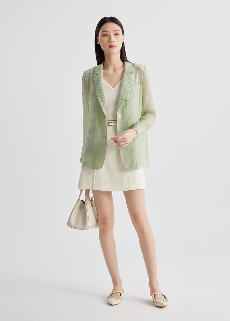 モード系 骨格ストレートも映える｜涼感シアーのライトジャケット