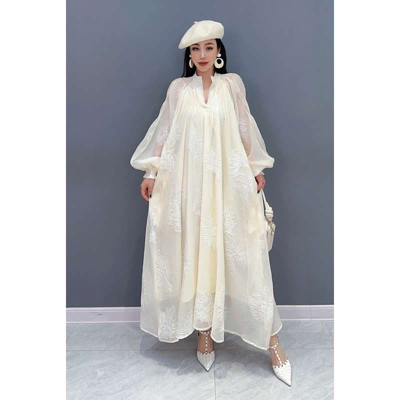 モード系ファッション｜エレガントなマキシワンピース｜立体刺繍｜オーガンジー｜リボンデザイン