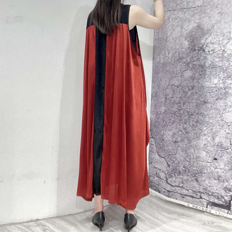 モード系ファッション バイカラープリーツロングワンピース｜美シルエットと存在感で魅せる主役アイテム