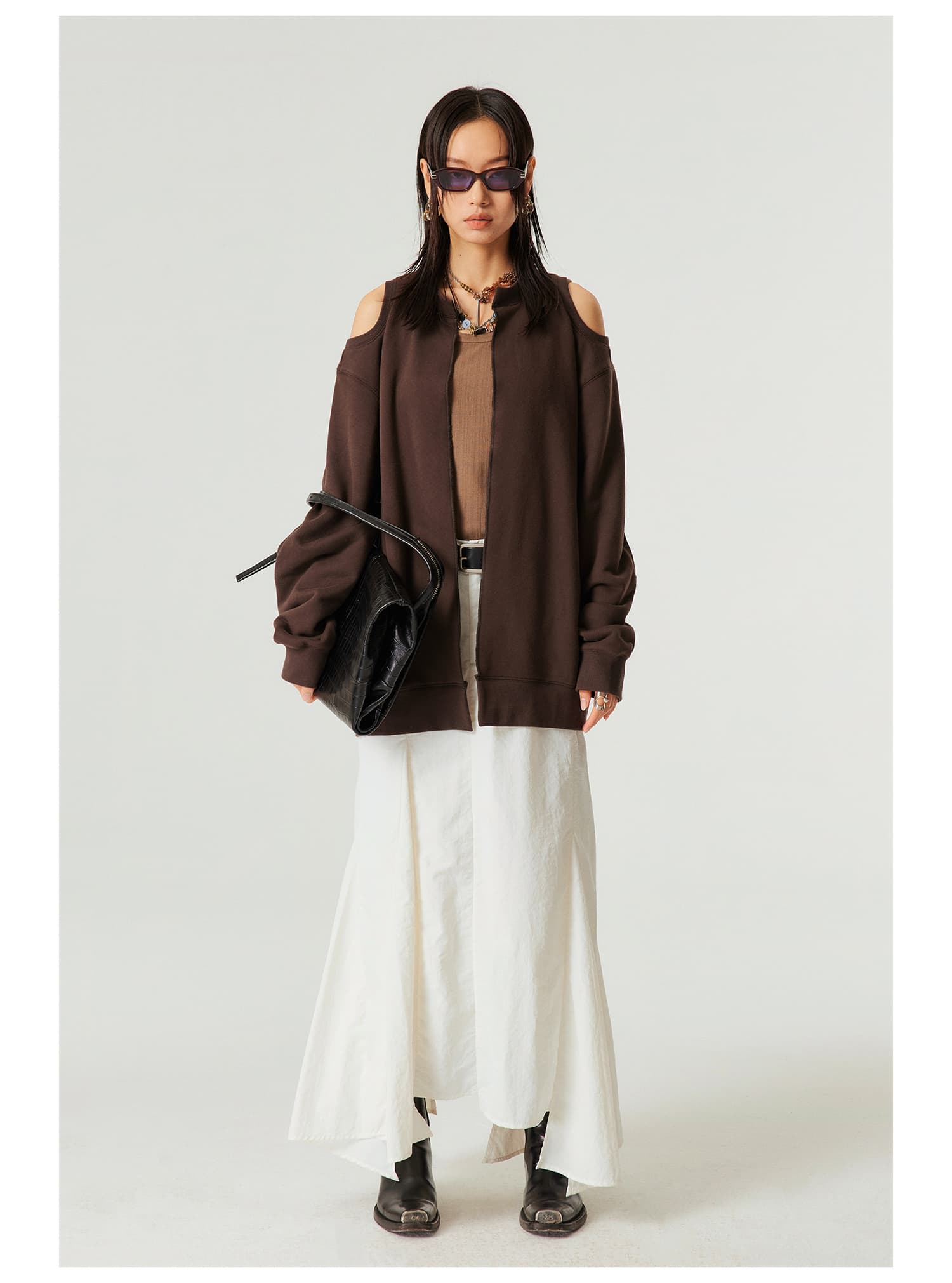 モード系 骨格ストレートに映える｜ナイロン素材のアシンメトリーフィッシュテールスカート（ホワイト／グレー）