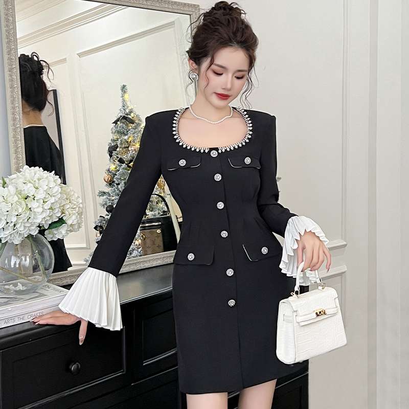 モード系ファッション エレガントなプリーツカフスコートドレス