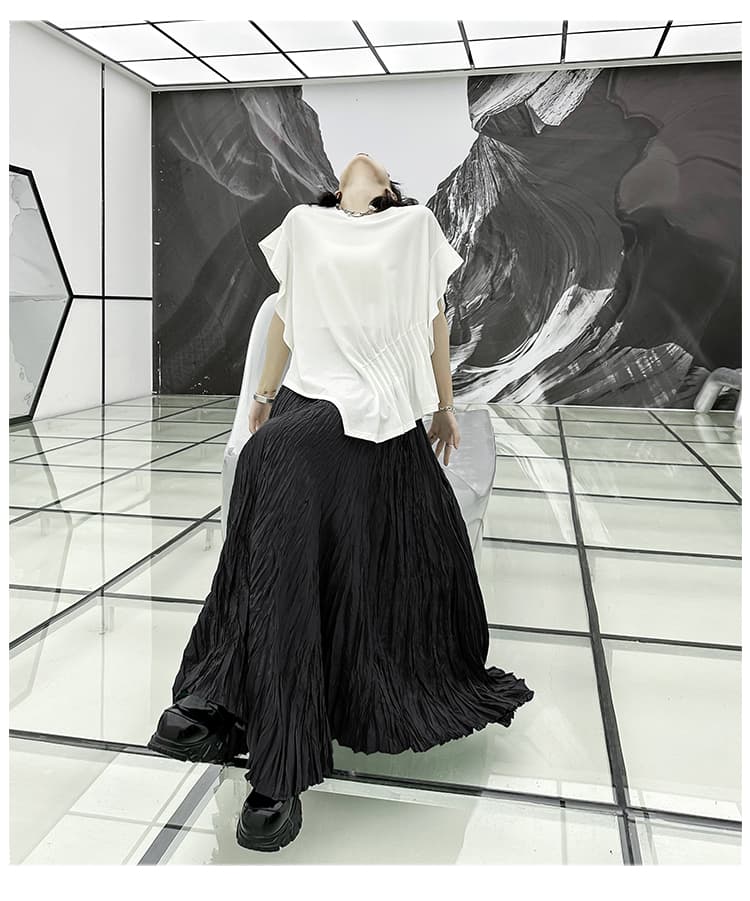 モード系アシンメトリータックTシャツ｜シルエット美×大人カジュアル