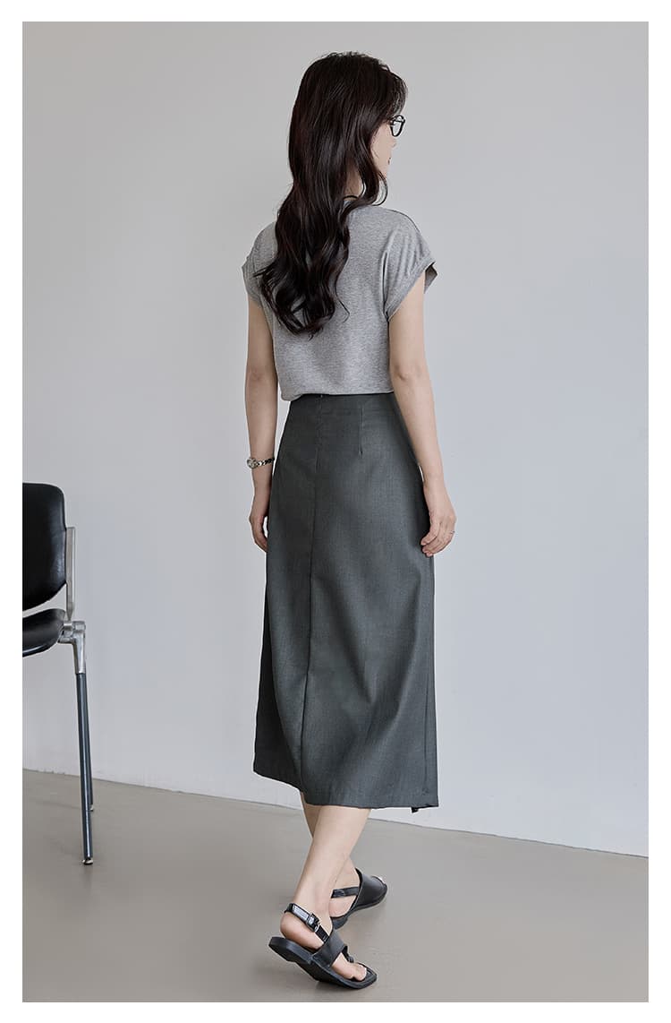 モード系 タック風フロントデザインで縦ライン強調｜骨格ストレートに映えるミディスカート【高見えグレーカラー】