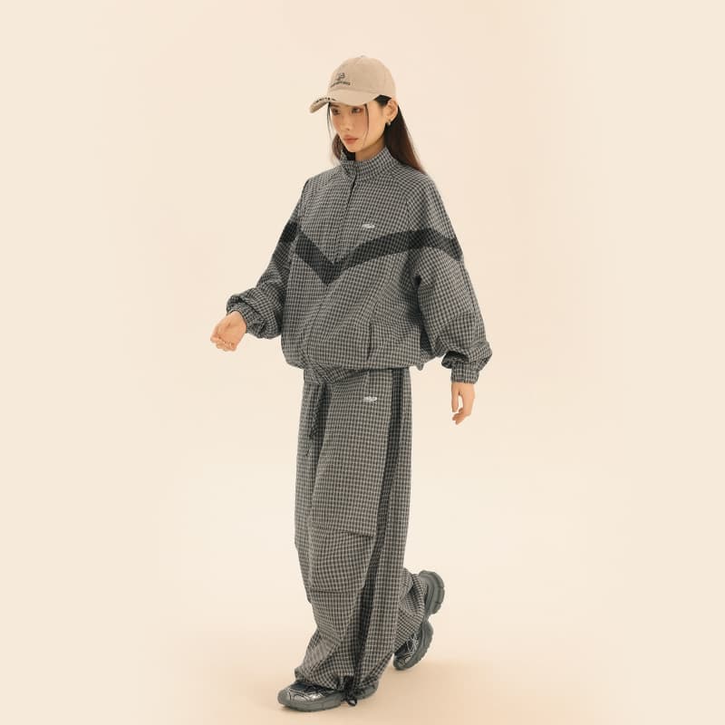 モード系ファッションチェック柄セットアップ（ジャケット＆パンツ）
