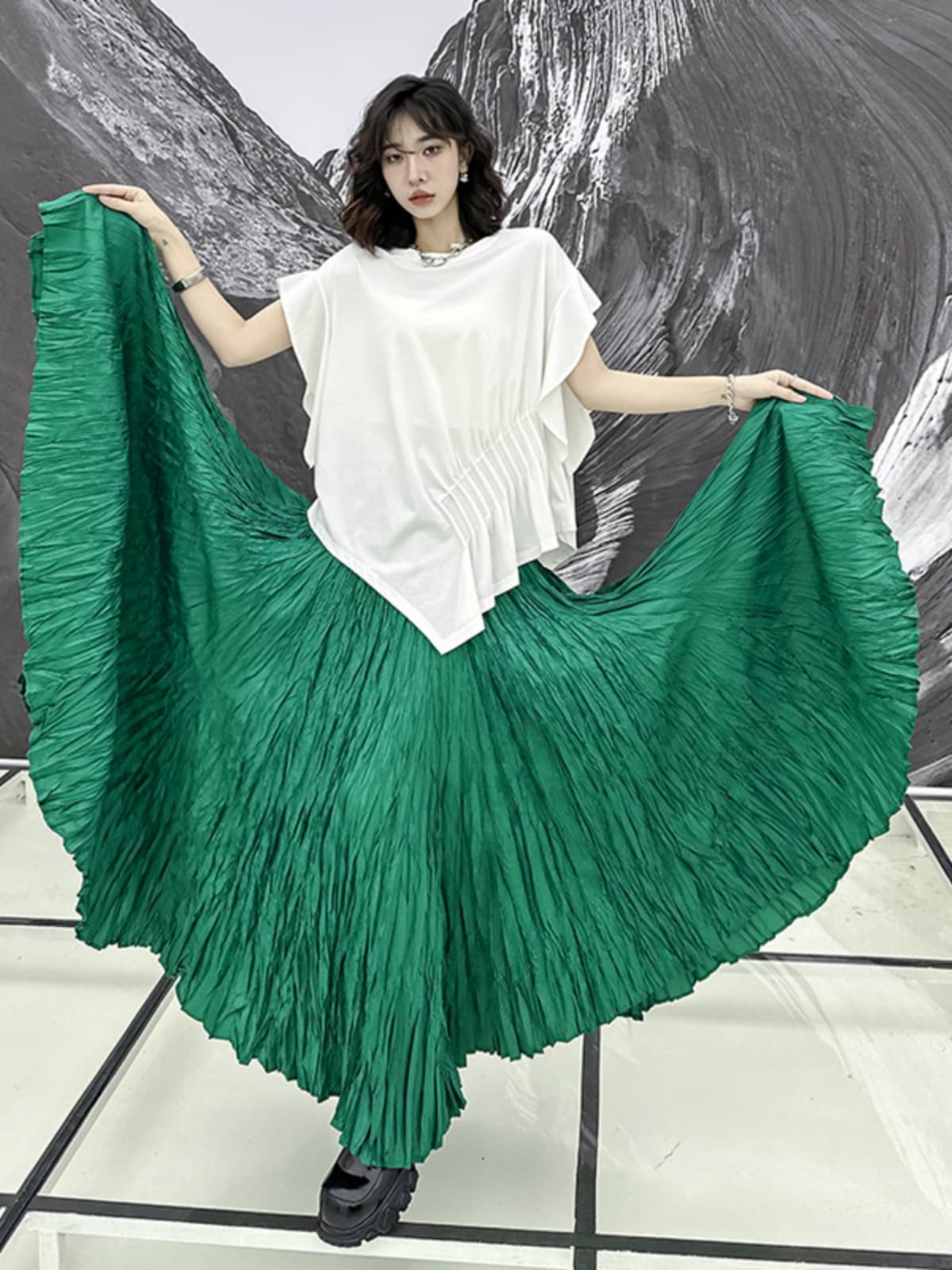 モード系アシンメトリータックTシャツ｜シルエット美×大人カジュアル