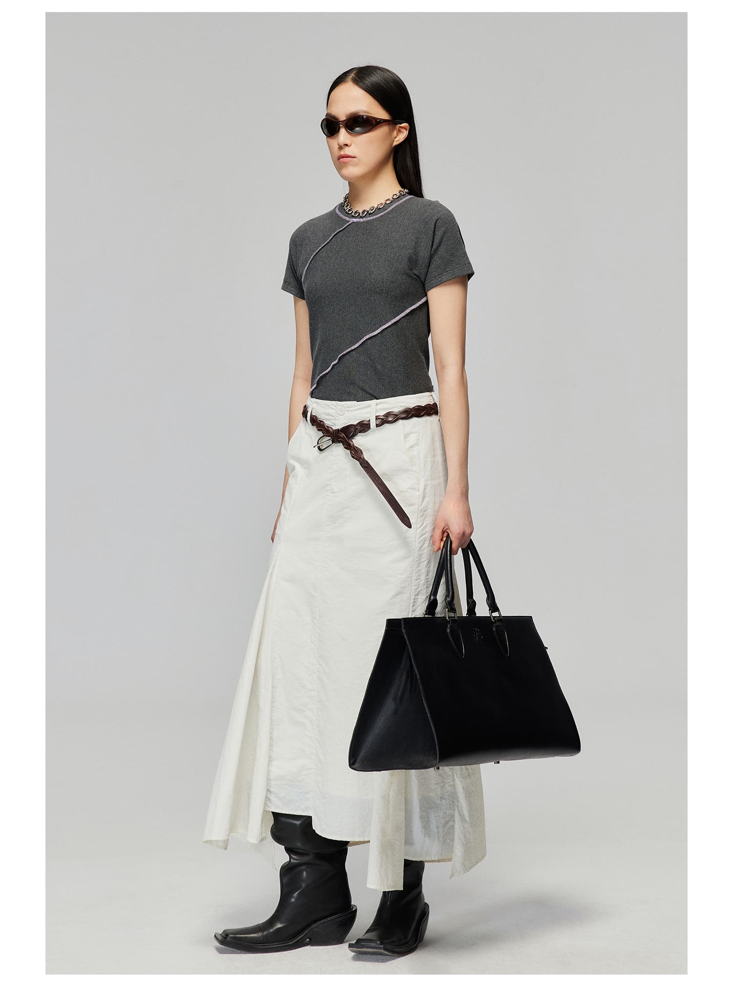 モード系 骨格ストレートに映える｜ナイロン素材のアシンメトリーフィッシュテールスカート（ホワイト／グレー）