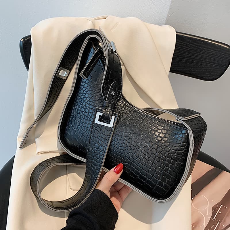 モード系ファッション クロコ調レザーショルダーバッグ