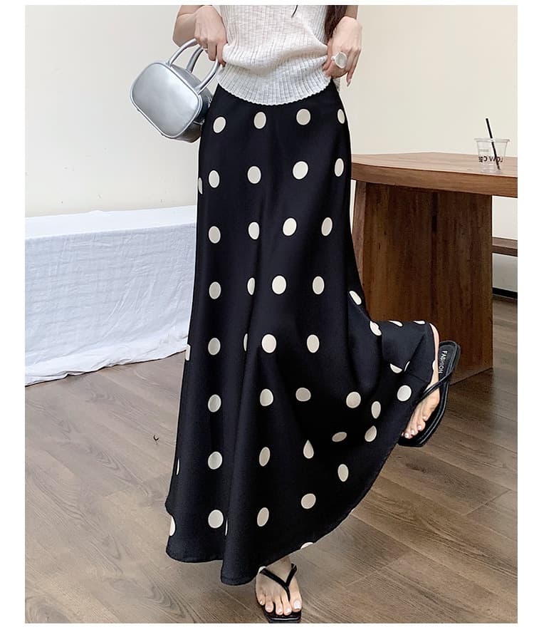 モード系 体型悩みをカバーして映える｜骨格ストレートもすっきり見えするドット柄マーメイドスカート