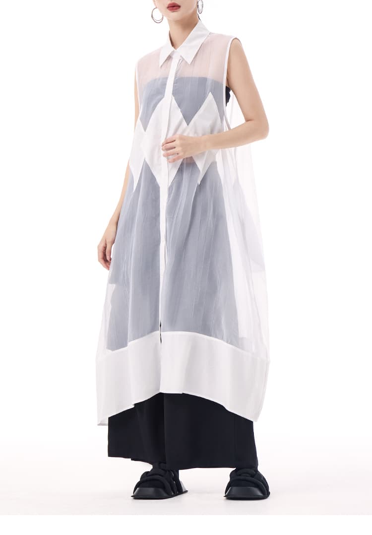 モード系 モード感溢れるシアーロングシャツ｜ノースリーブ・透け感・アシンメトリーデザイン・ホワイト／ブラック