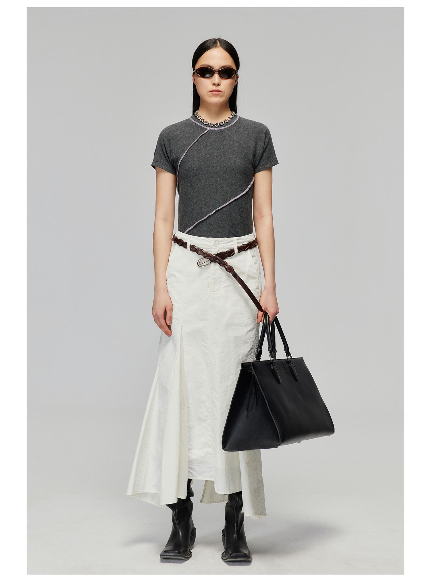 モード系 骨格ストレートに映える｜ナイロン素材のアシンメトリーフィッシュテールスカート（ホワイト／グレー）