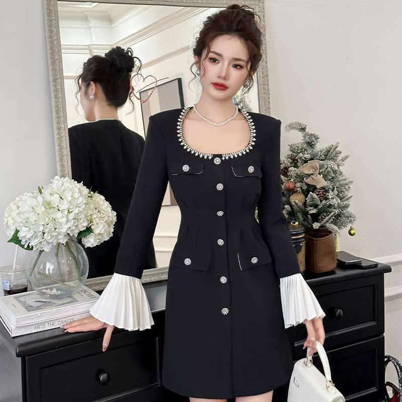 モード系ファッション エレガントなプリーツカフスコートドレス