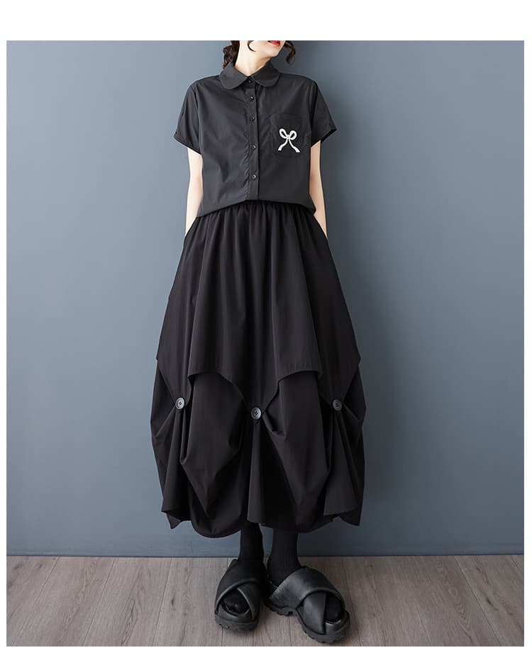 立体タックとボタンが魅せるモードな黒ロングスカート｜体型カバー＆動きのある美シルエット