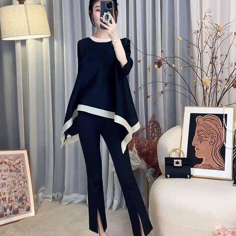 モード系ファッション モード感漂うアシンメトリーポンチョトップス｜バイカラーデザイン｜体型カバー｜ゆったりシルエット