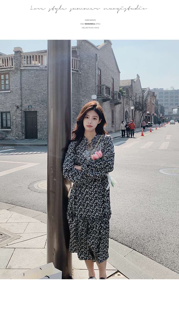 モード系ファッション 小花柄フレアロングワンピース