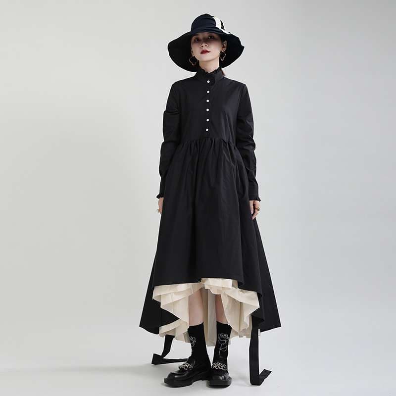 モード系ファッション クラシカルな存在感を放つレイヤードデザインワンピース｜アシンメトリー裾×ハイネック×モードロング丈