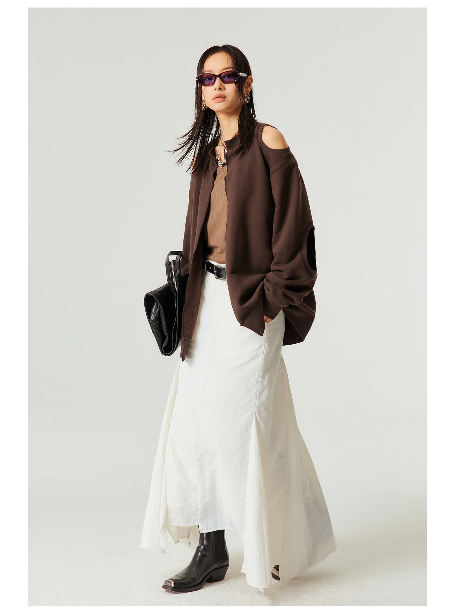 モード系 骨格ストレートに映える｜ナイロン素材のアシンメトリーフィッシュテールスカート（ホワイト／グレー）