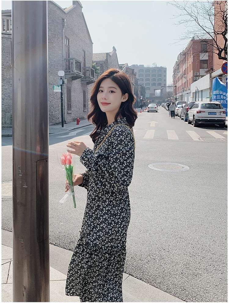 モード系ファッション 小花柄フレアロングワンピース