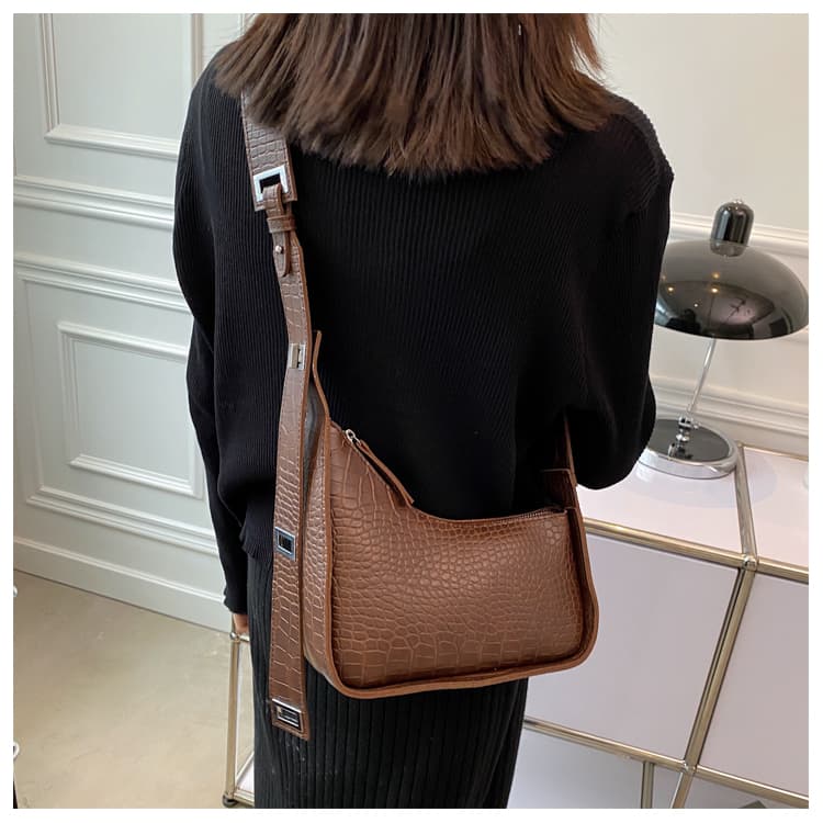 モード系ファッション クロコ調レザーショルダーバッグ