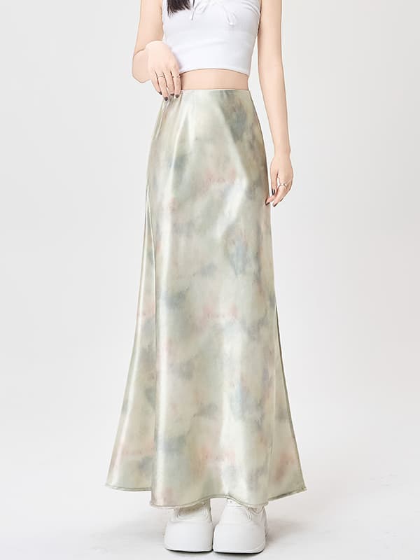 モード系 体型カバーも映えも叶える｜骨格ストレート向け水彩グラデーションスカート