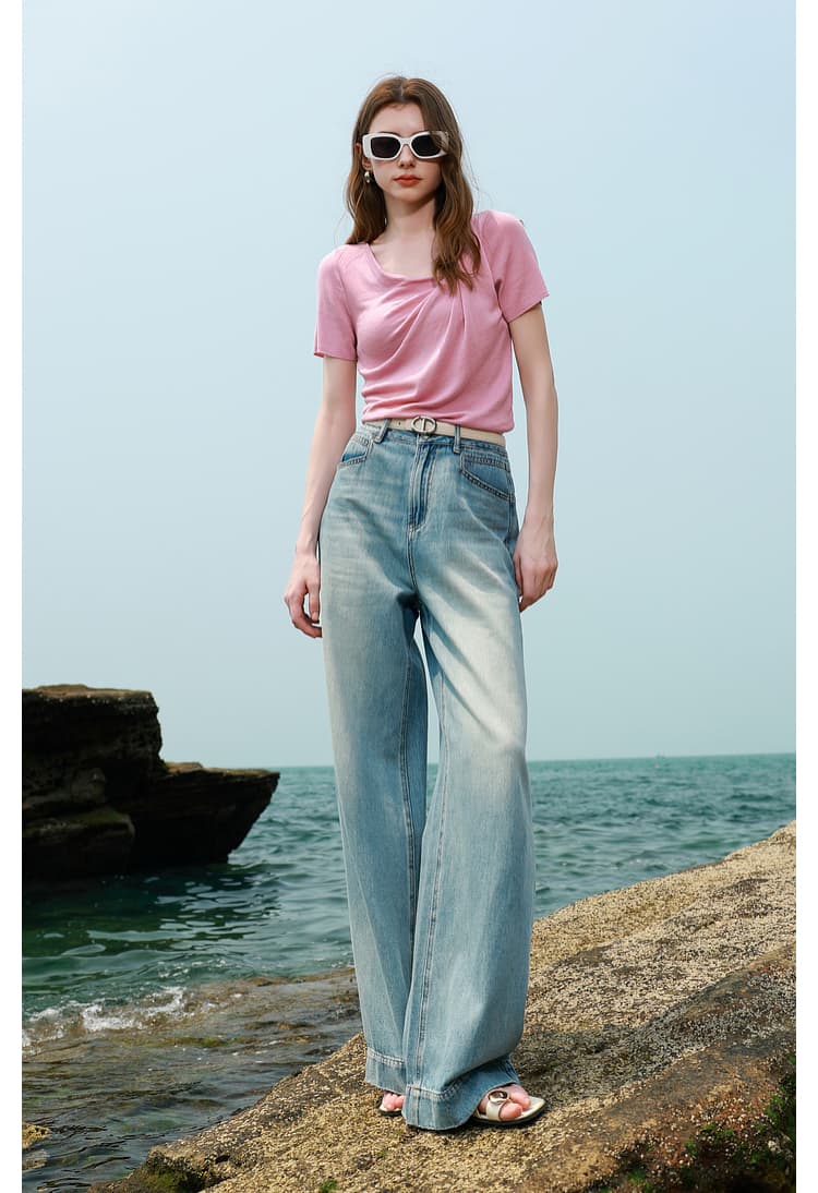 モード系 大人の色気と涼感をまとう｜ドレープネックTシャツ（ピンク／骨格ストレート向け）