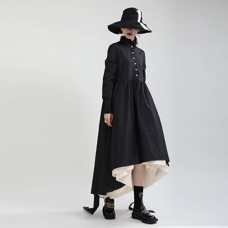 モード系ファッション クラシカルな存在感を放つレイヤードデザインワンピース｜アシンメトリー裾×ハイネック×モードロング丈