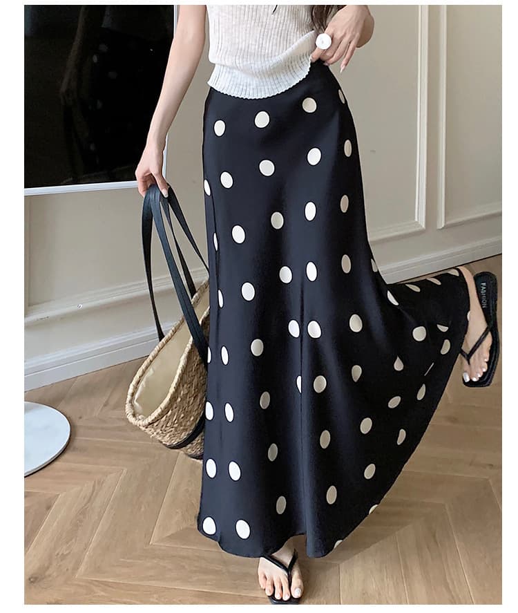 モード系 体型悩みをカバーして映える｜骨格ストレートもすっきり見えするドット柄マーメイドスカート