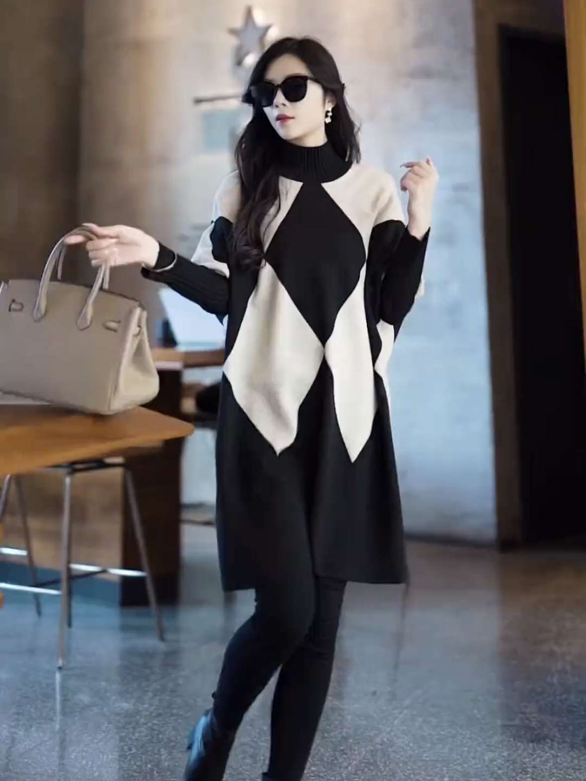 モード系ファッション 幾何学模様ニットワンピース