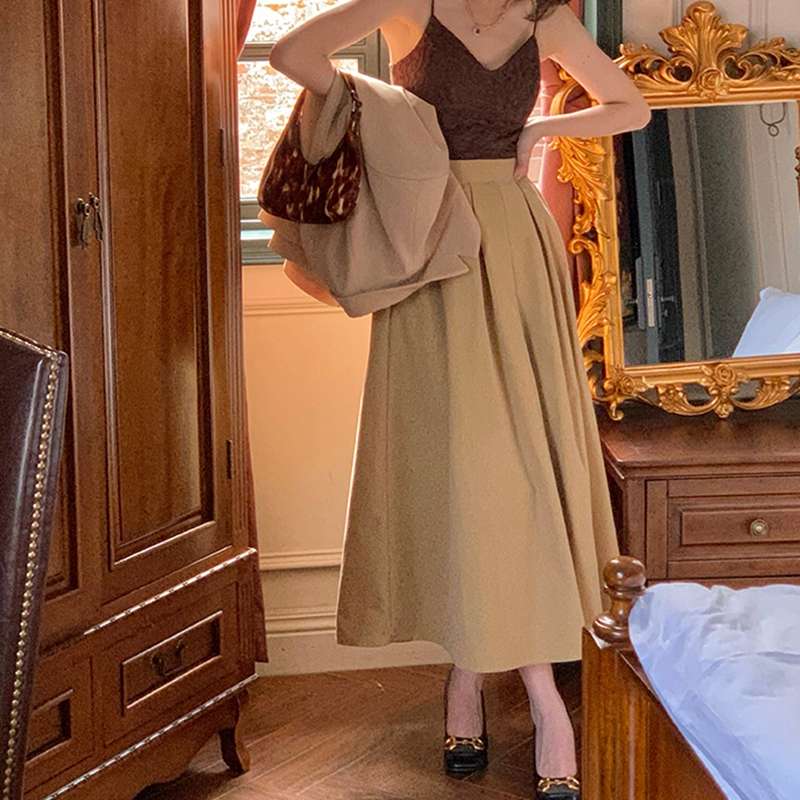 モード系ファッション 優雅なロングフレアスカート