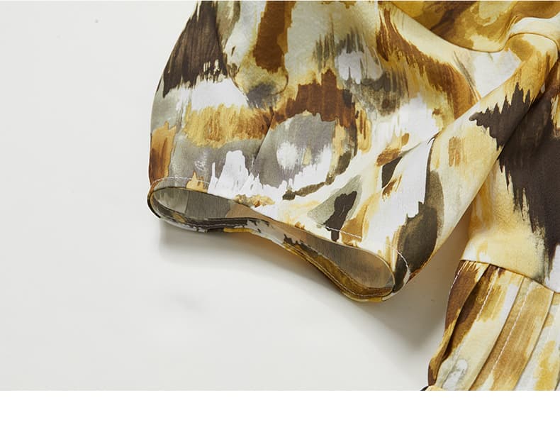 モード系 骨格ストレートにも似合う華やかブラウス｜スクエアネック×ギャザーデザイン